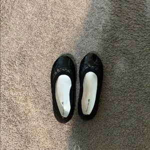 I am selling some American eagle low top shoes